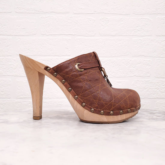 DIOR BROWN LEATHER WOODEN CLOGS WITH LOGO CHARM - SIZE 39